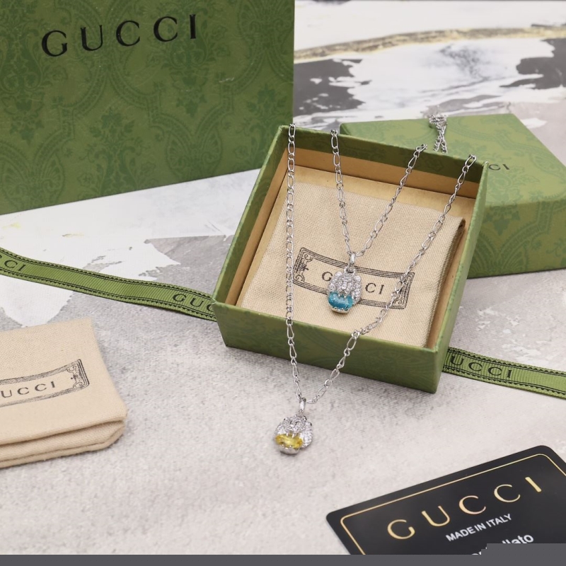 G*u*i necklaces